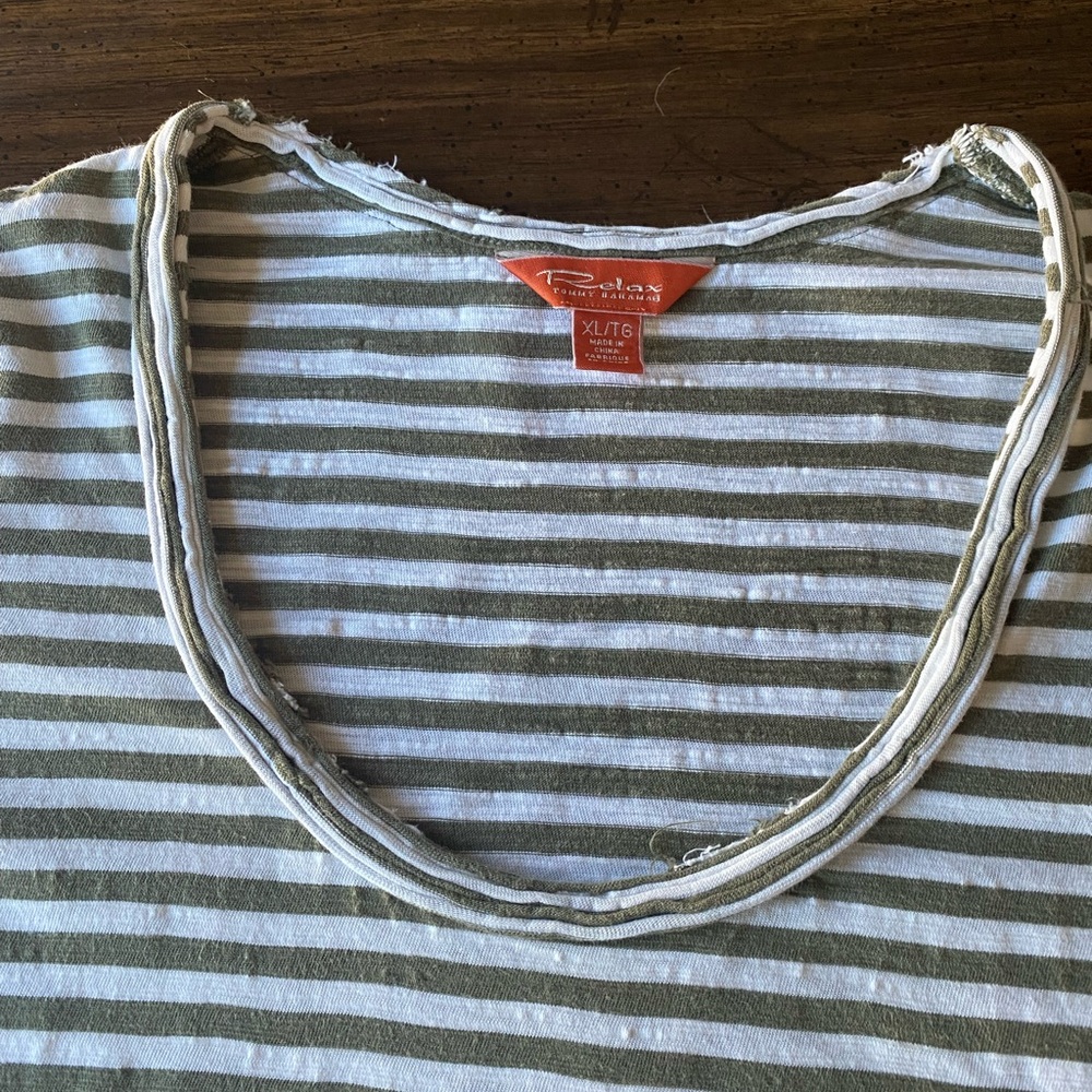 Distressed 100% cotton striped tee - Picture 4 of 4